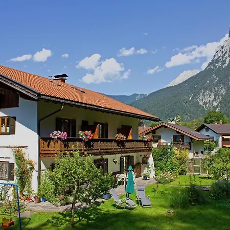 Gaestehaus Kurparkfrieden * Mittenwald