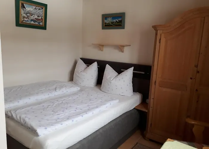 לינה וארוחת בוקר Gaestehaus Kurparkfrieden מוטנוואלד